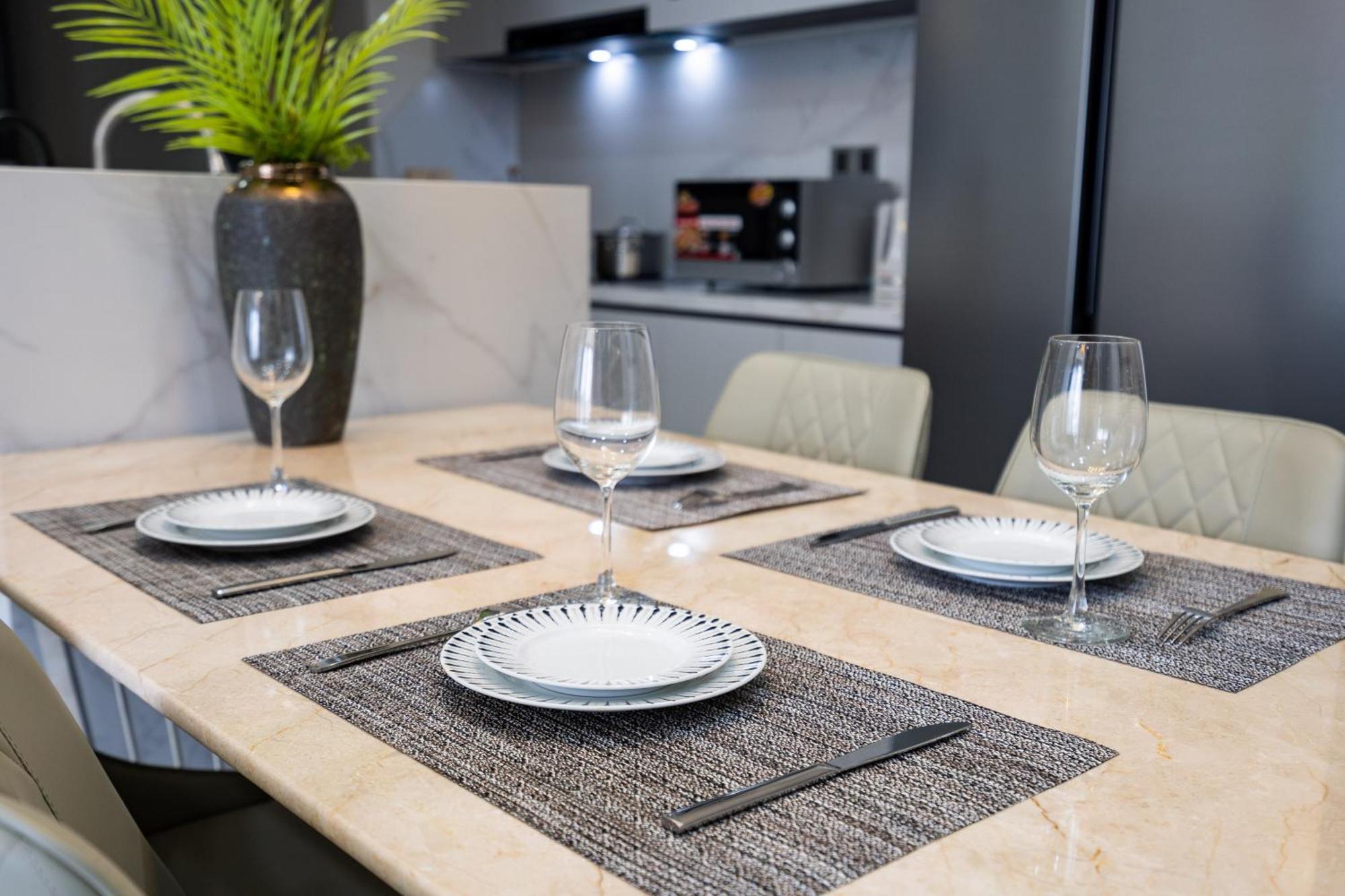 The Peak Midtown Twobedroom With Balcony Хошимін Екстер'єр фото